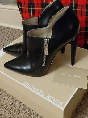MICHAEL KORS Black Leather Zip Side Stiletto Heel Ankle Boots (Samara)